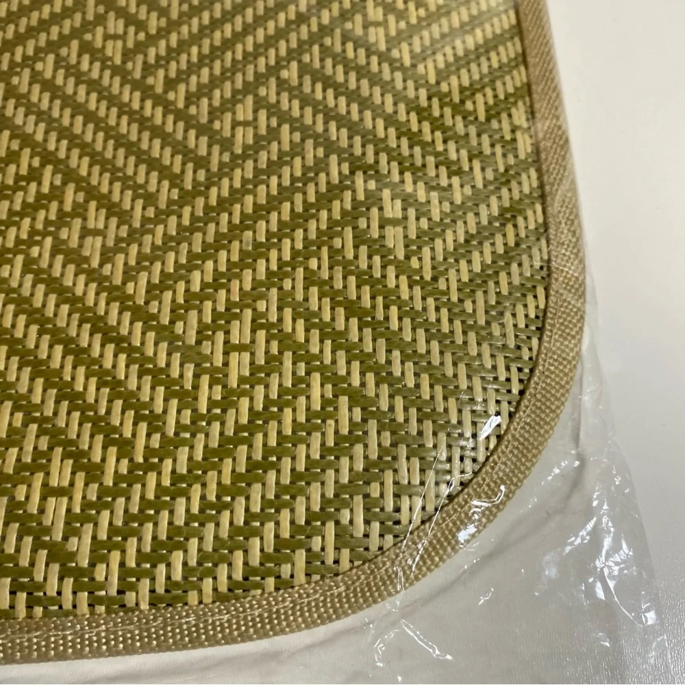 New In Packaging CALANDIS® Portable Small Dog Cat Rattan Cooling Mat 13.5”x17”
